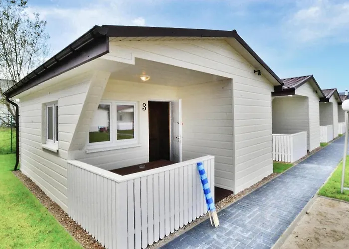 2 Bedroom Amazing In Przewloka Дом отдыха